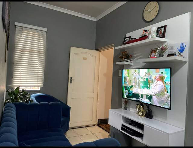1 BEDROOM SECTIONAL TITLE SOLD IN MONTCLAIR